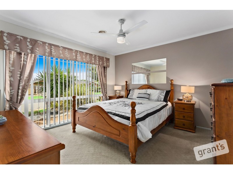 14 Galloway Drive, Narre Warren South VIC 3805