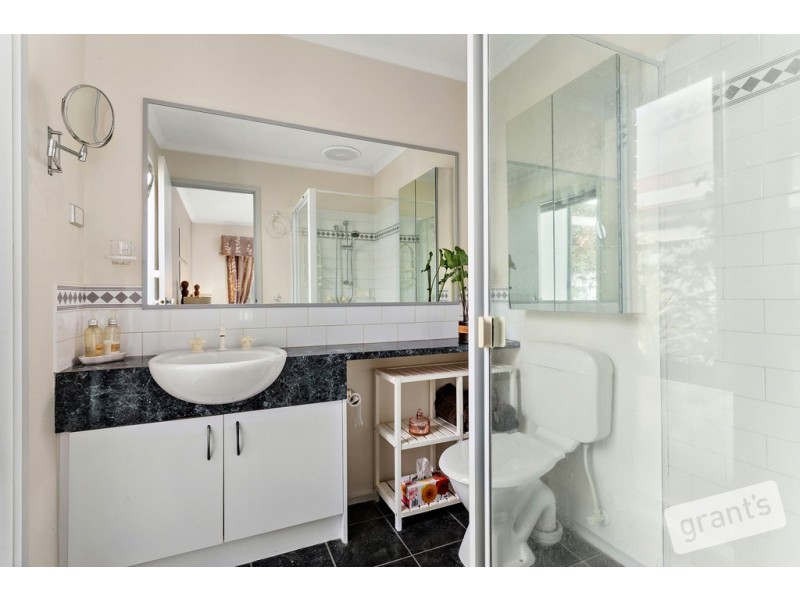 14 Galloway Drive, Narre Warren South VIC 3805