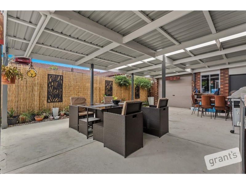 14 Galloway Drive, Narre Warren South VIC 3805