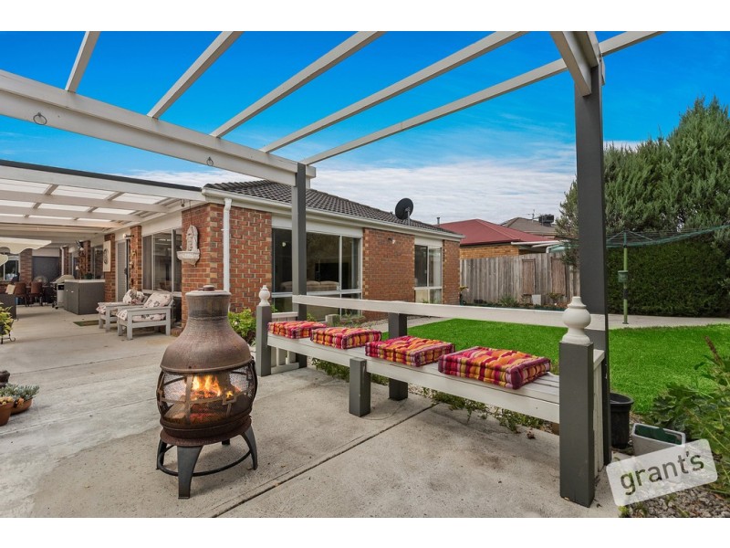 14 Galloway Drive, Narre Warren South VIC 3805