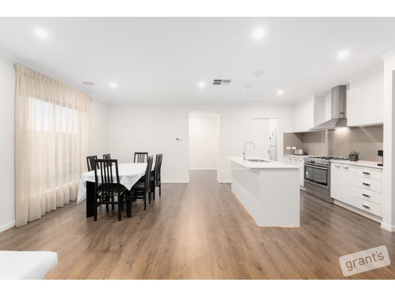 56 Chambers Crescent, Cranbourne North VIC 3977