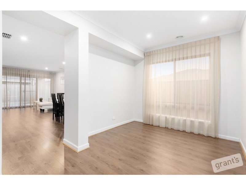 56 Chambers Crescent, Cranbourne North VIC 3977