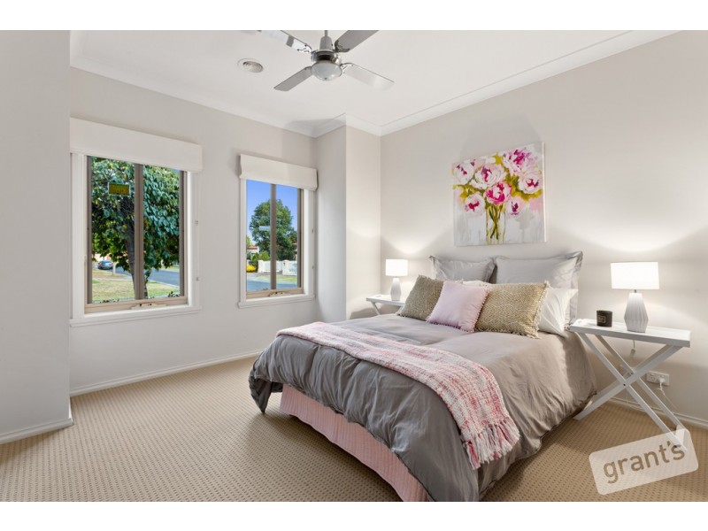 10 Cathedral Close, Pakenham VIC 3810