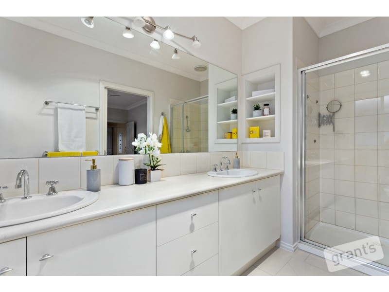 10 Cathedral Close, Pakenham VIC 3810