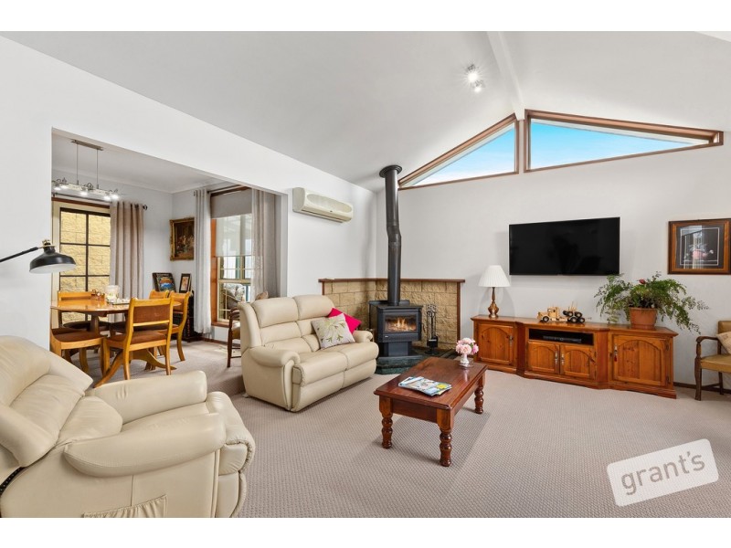 24 Breyleigh Drive, Pakenham VIC 3810