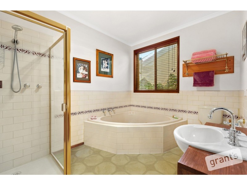 24 Breyleigh Drive, Pakenham VIC 3810