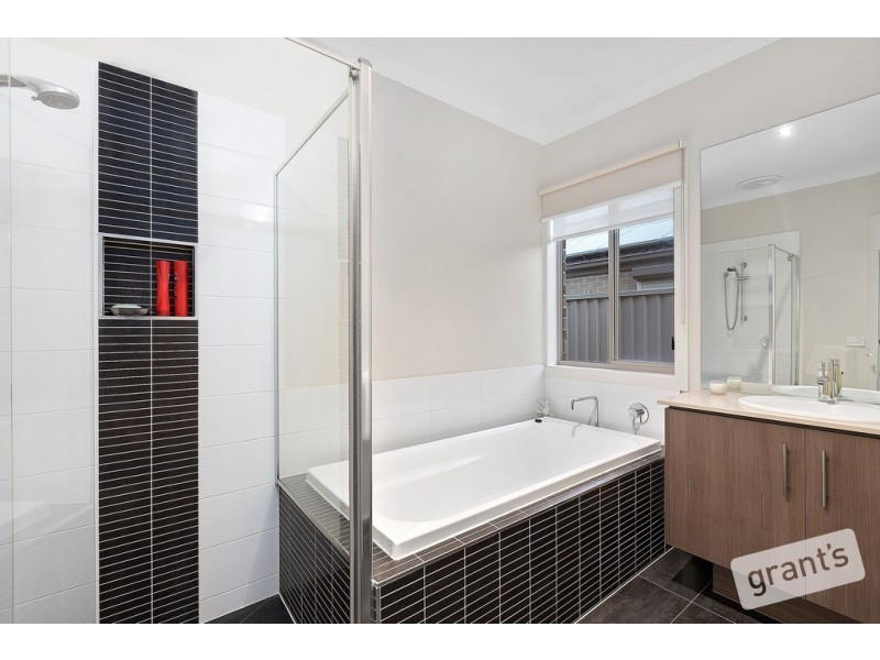 12 Quirk Road, Pakenham VIC 3810