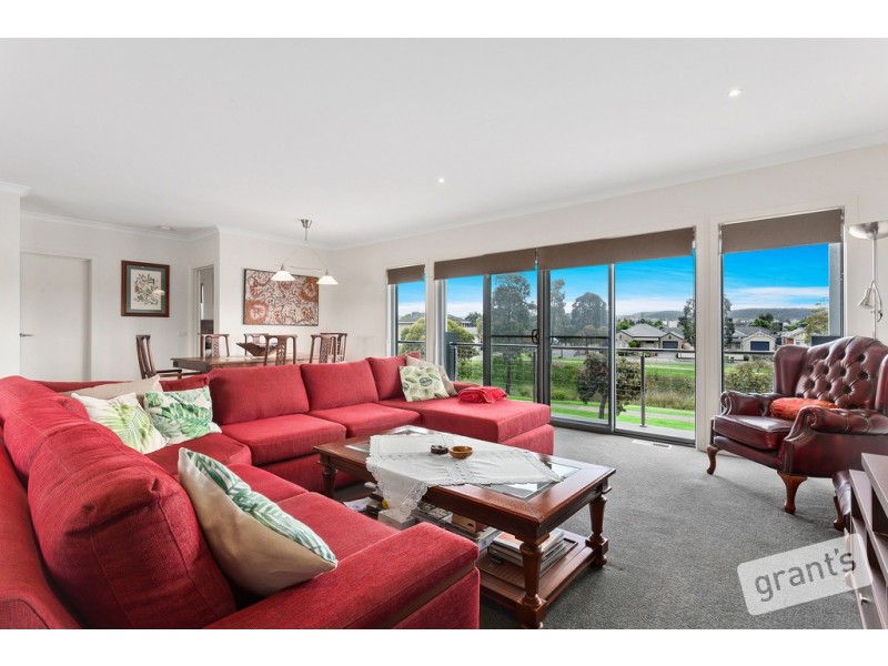 93 The Parkway, Pakenham VIC 3810