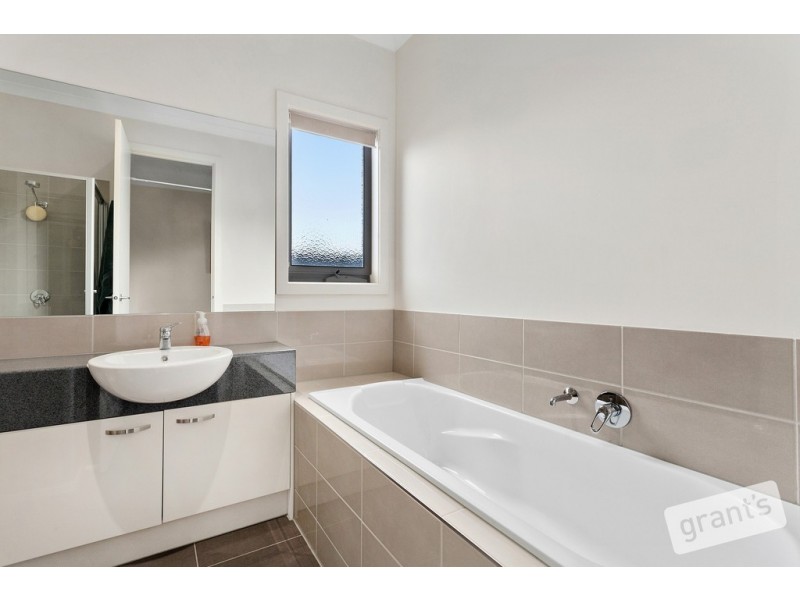 93 The Parkway, Pakenham VIC 3810