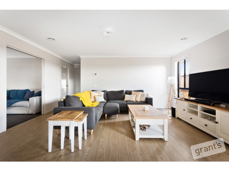 60 Kaduna Drive, Officer South VIC 3809