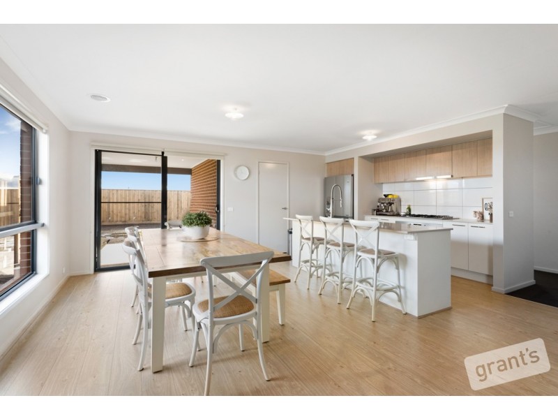 60 Kaduna Drive, Officer South VIC 3809