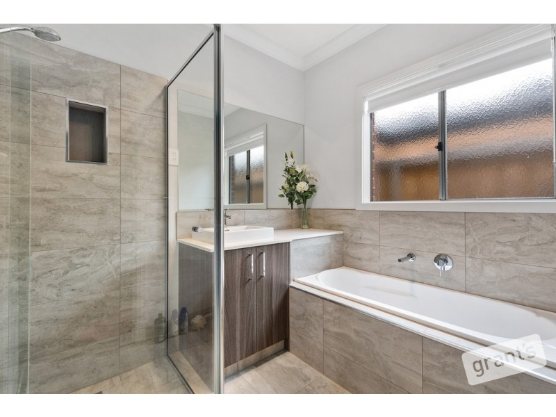 13 Clairwood Avenue, Pakenham VIC 3810