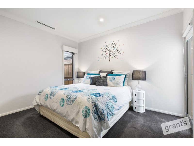 13 Clairwood Avenue, Pakenham VIC 3810