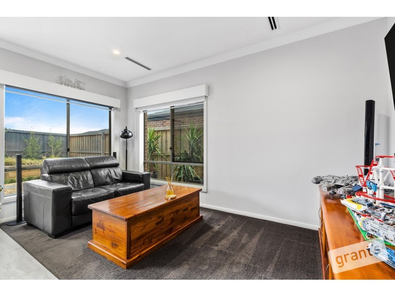 13 Clairwood Avenue, Pakenham VIC 3810