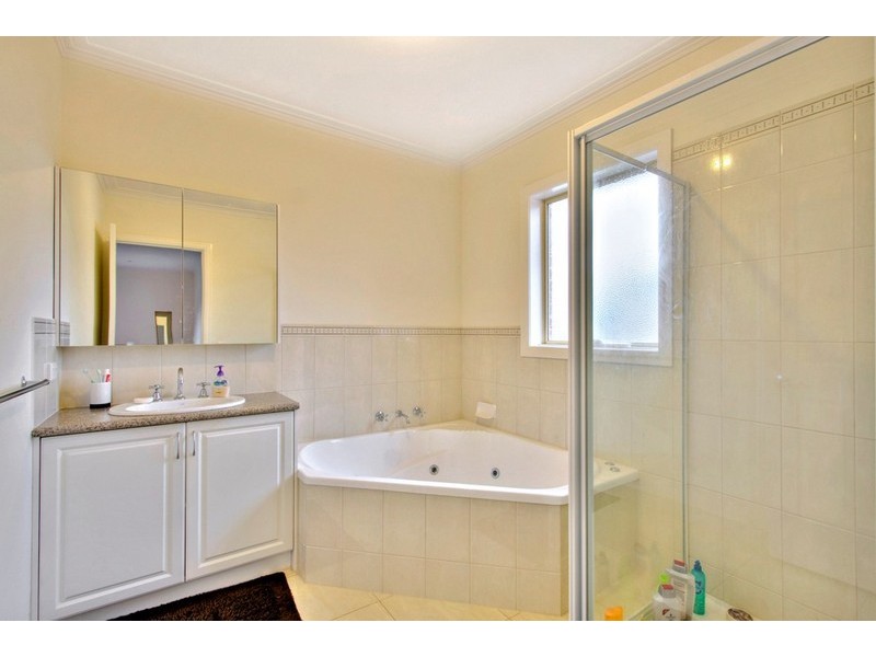 16 Somerset Drive, Dandenong North VIC 3175