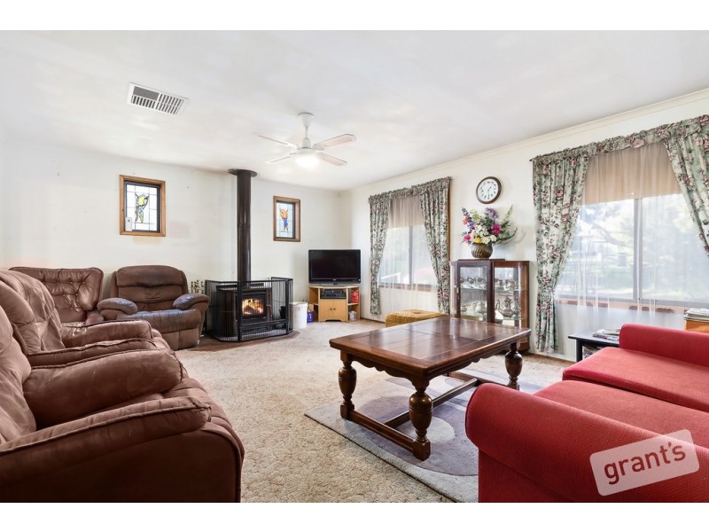 27 Davis Street, Nyora VIC 3987