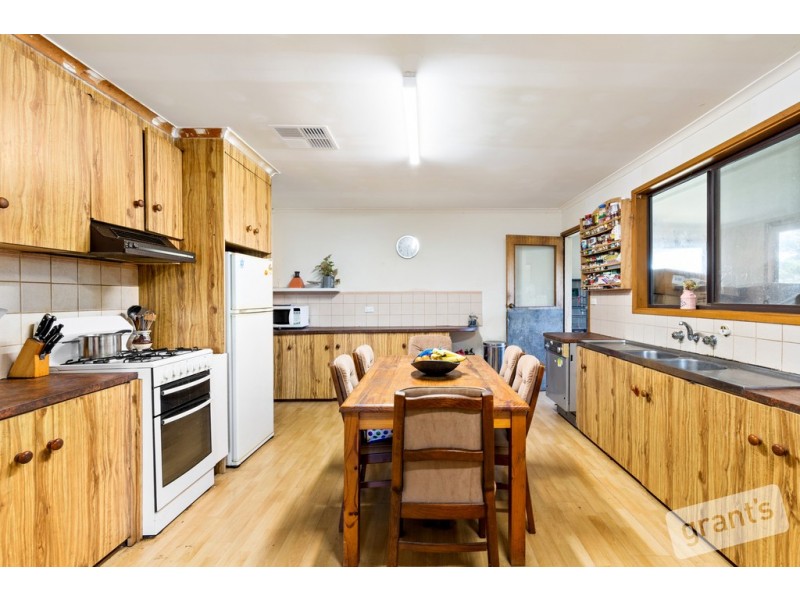 27 Davis Street, Nyora VIC 3987