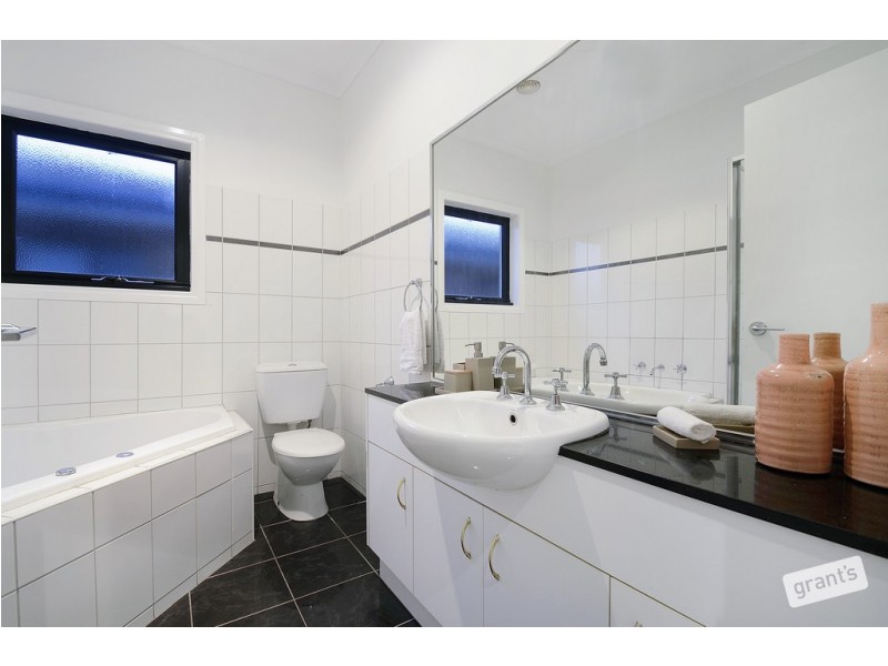 2/143 Lower Dandenong Road, Mentone VIC 3194