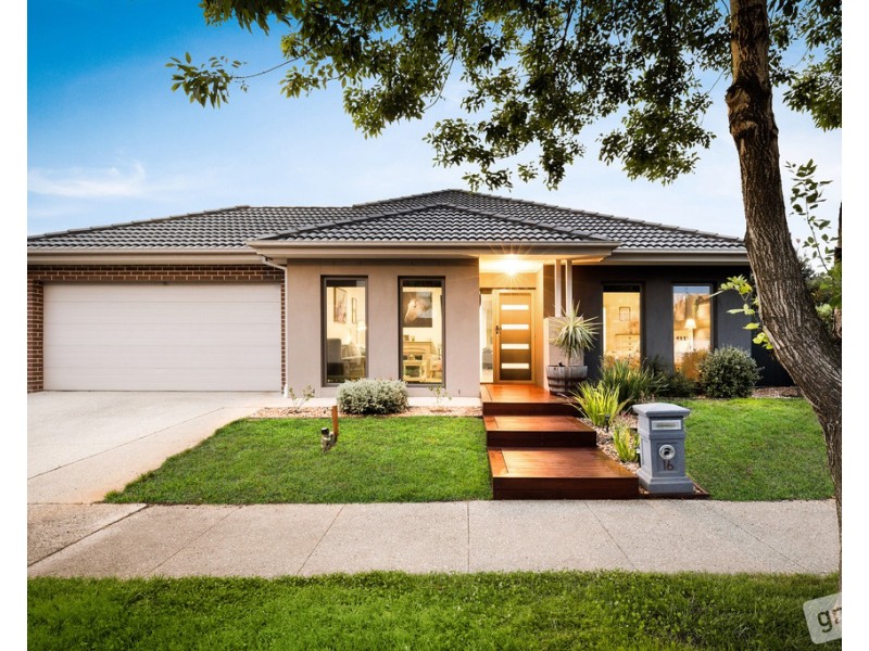 16 Wembley Circuit, Pakenham VIC 3810