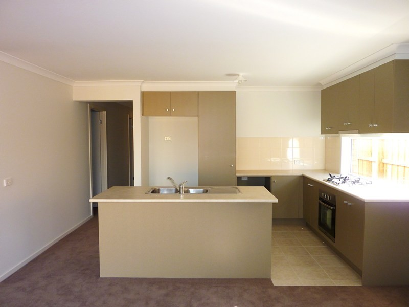 6 Devine Drive, Pakenham VIC 3810