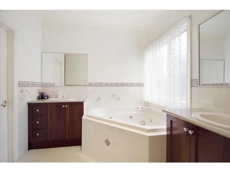 11 Tasman Way, Pakenham VIC 3810