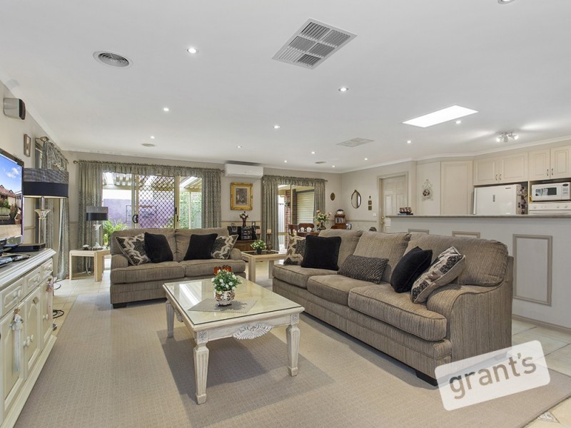 10 Avoca Place, Pakenham VIC 3810