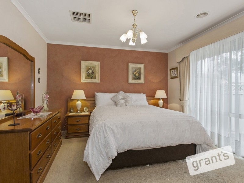 10 Avoca Place, Pakenham VIC 3810