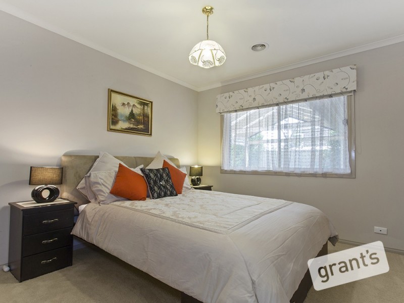 10 Avoca Place, Pakenham VIC 3810