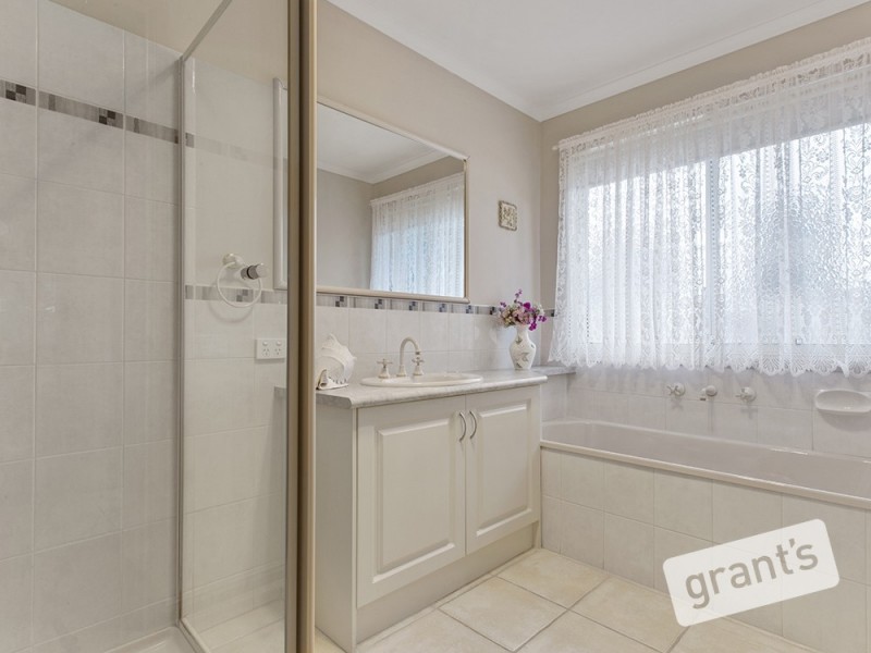 10 Avoca Place, Pakenham VIC 3810