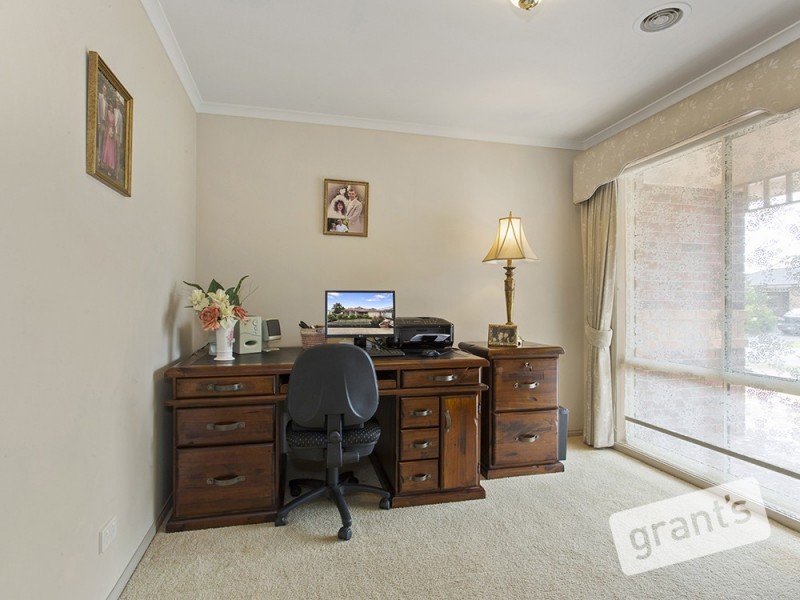 10 Avoca Place, Pakenham VIC 3810