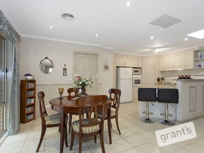 10 Avoca Place, Pakenham VIC 3810