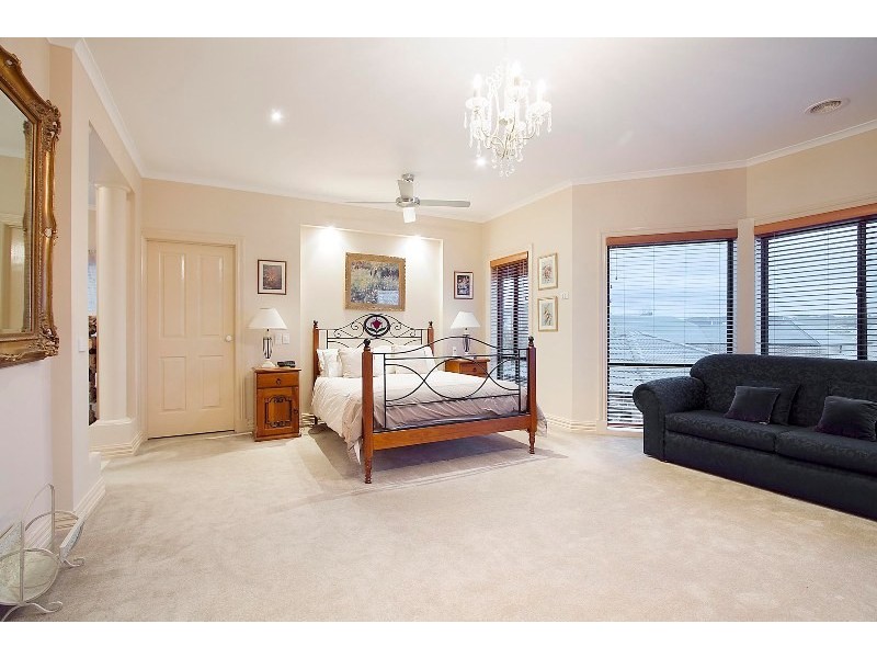 16 Arbour Rise, Pakenham VIC 3810