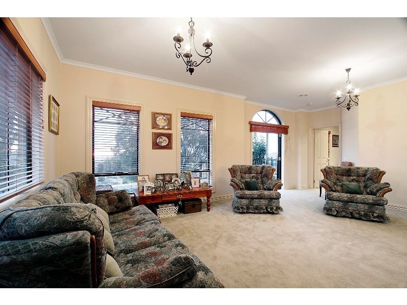 16 Arbour Rise, Pakenham VIC 3810