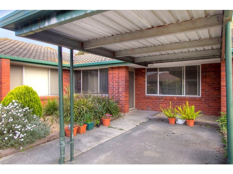 8/2 Charles Street, Pakenham VIC 3810