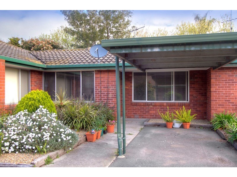 8/2 Charles Street, Pakenham VIC 3810