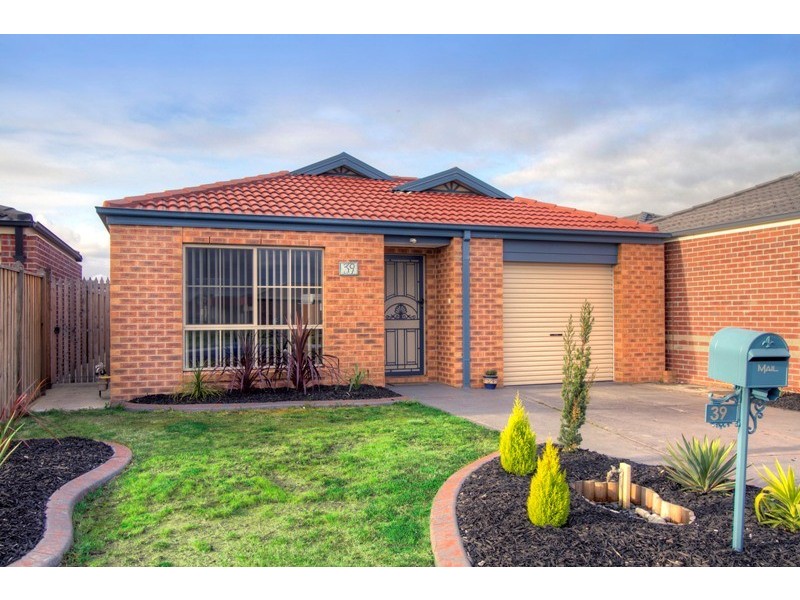 39 Irving Road, Pakenham VIC 3810