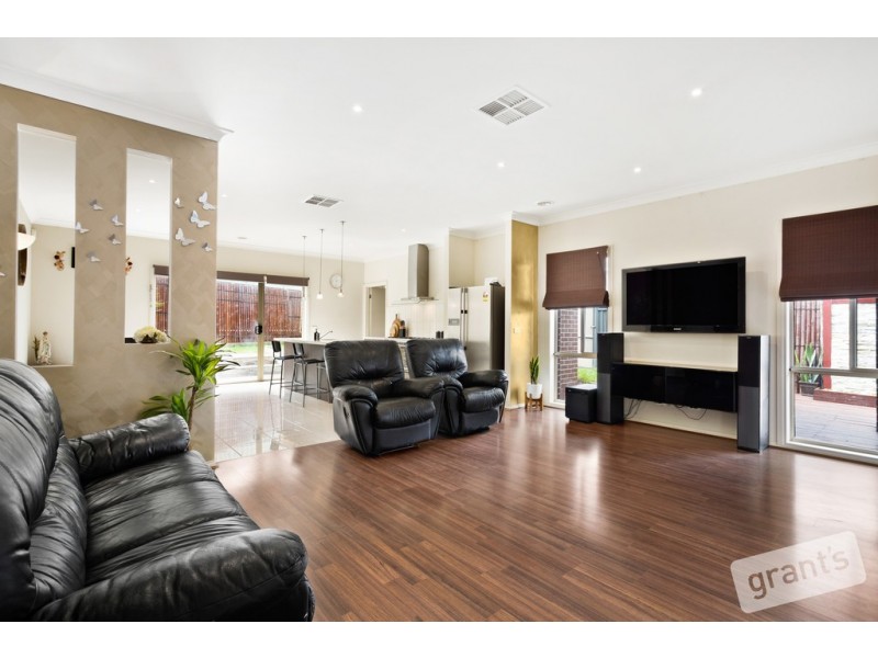 4 Griffith Mews, Pakenham VIC 3810