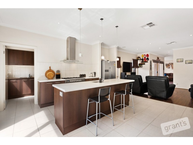 4 Griffith Mews, Pakenham VIC 3810