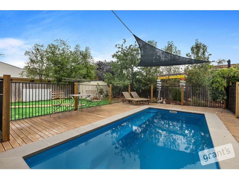 13 Colonial Way, Pakenham VIC 3810