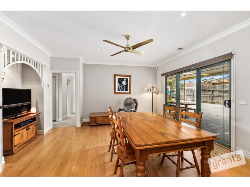 13 Colonial Way, Pakenham VIC 3810