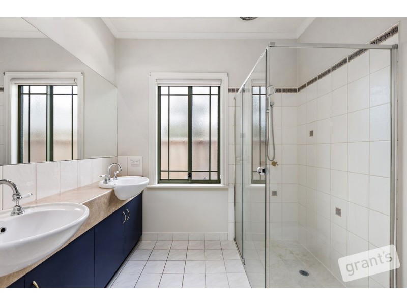 13 Colonial Way, Pakenham VIC 3810