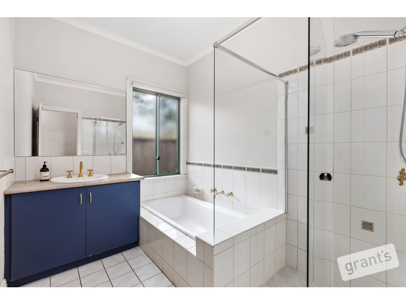 13 Colonial Way, Pakenham VIC 3810