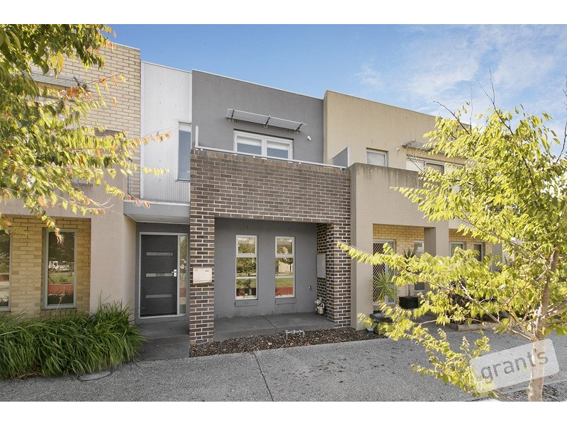 12 Stonebridge Lane, Pakenham VIC 3810