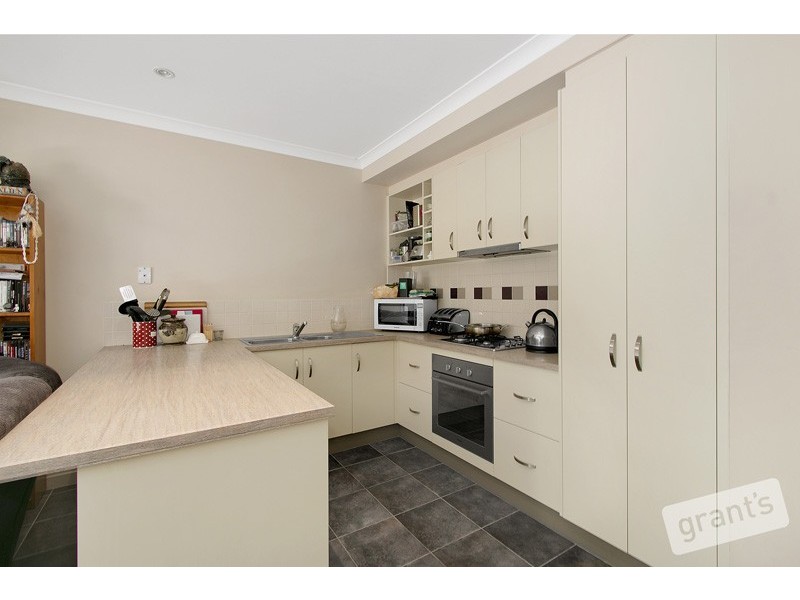 12 Stonebridge Lane, Pakenham VIC 3810