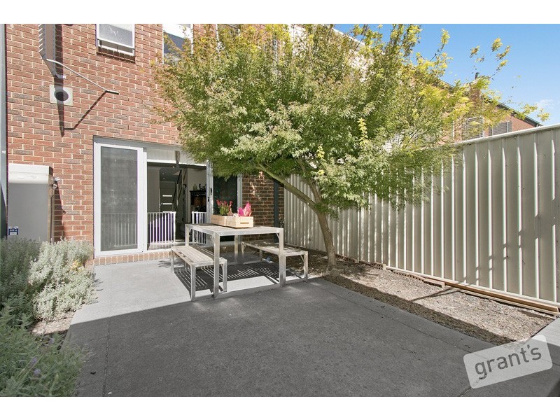 12 Stonebridge Lane, Pakenham VIC 3810