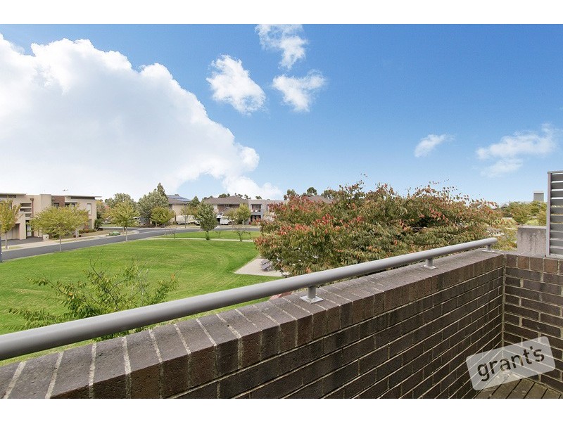 12 Stonebridge Lane, Pakenham VIC 3810