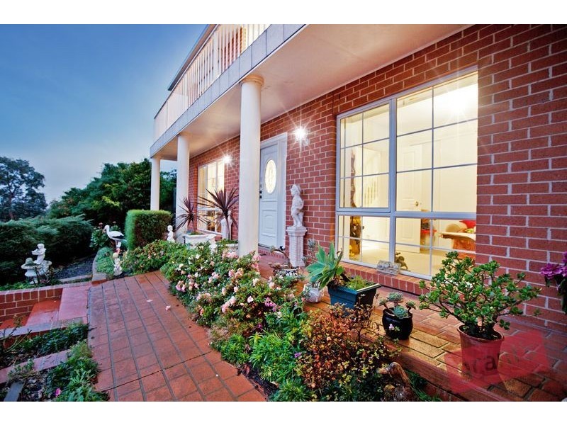 10 Highland Drive, Pakenham VIC 3810