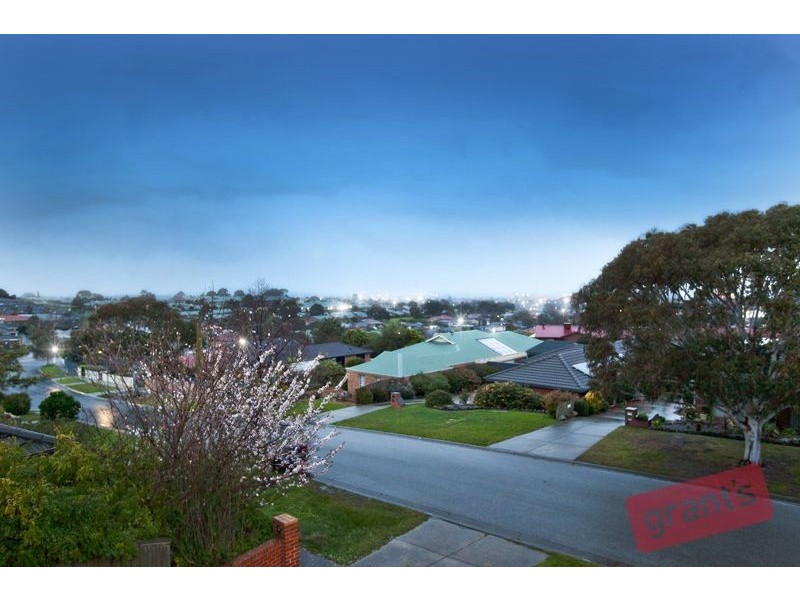 10 Highland Drive, Pakenham VIC 3810