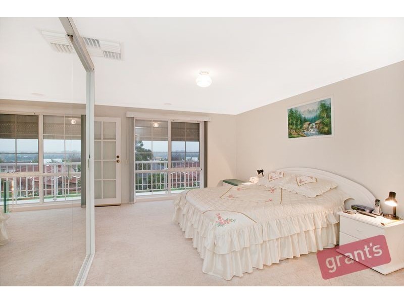 10 Highland Drive, Pakenham VIC 3810