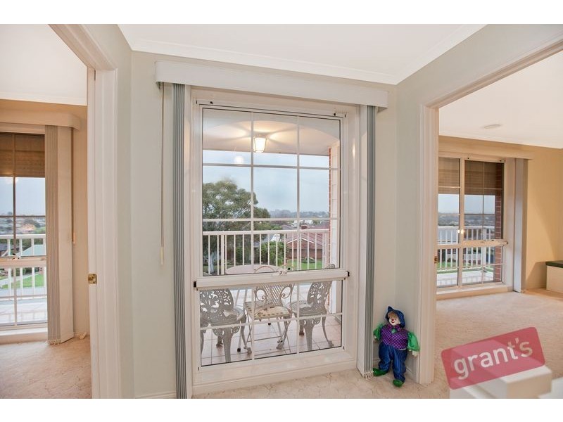 10 Highland Drive, Pakenham VIC 3810